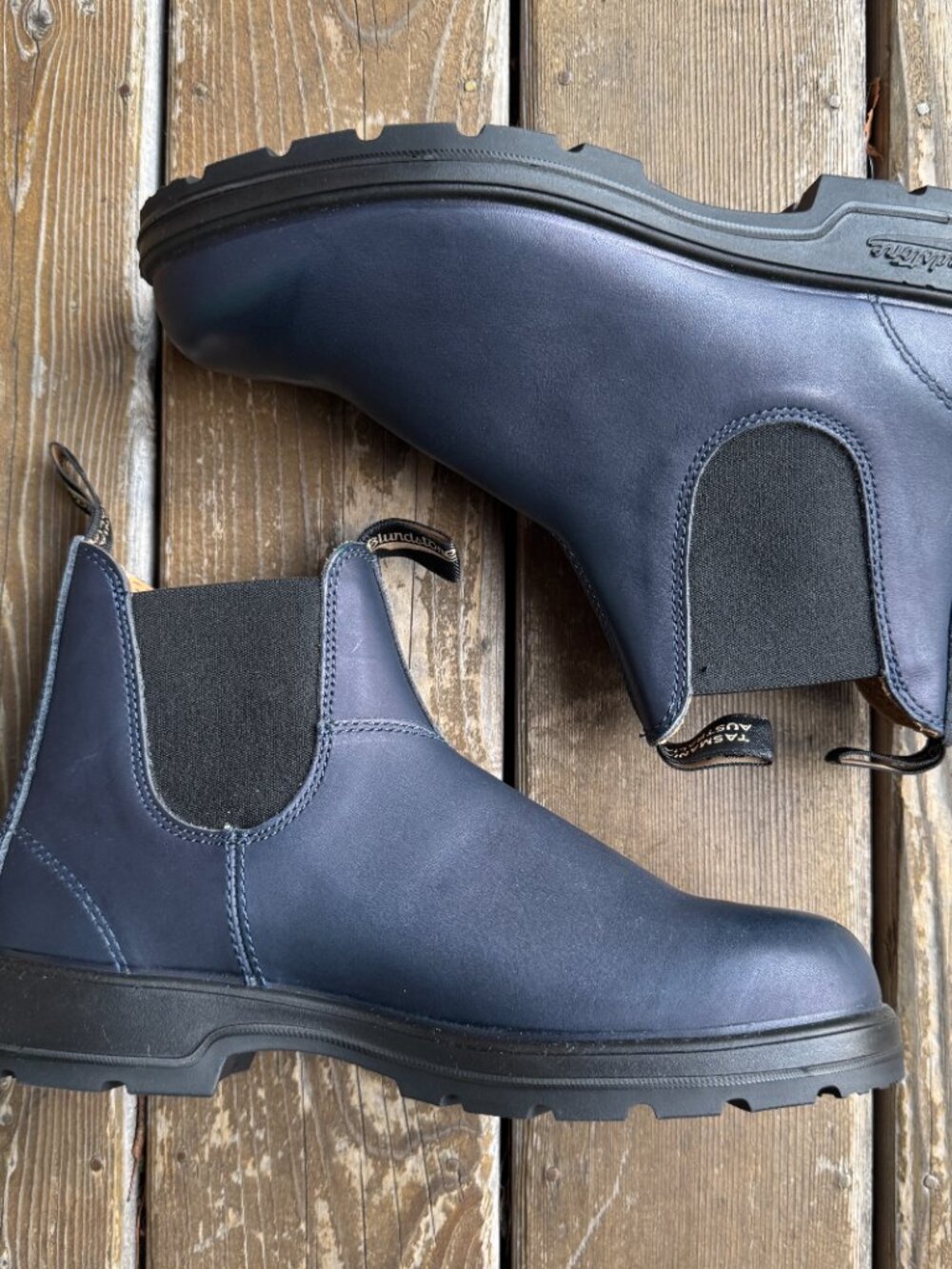 NWOT Blundstone Navy Blue Leather Chelsea Boots in Women's 11/Men's 9.5 - Picture 3 of 12